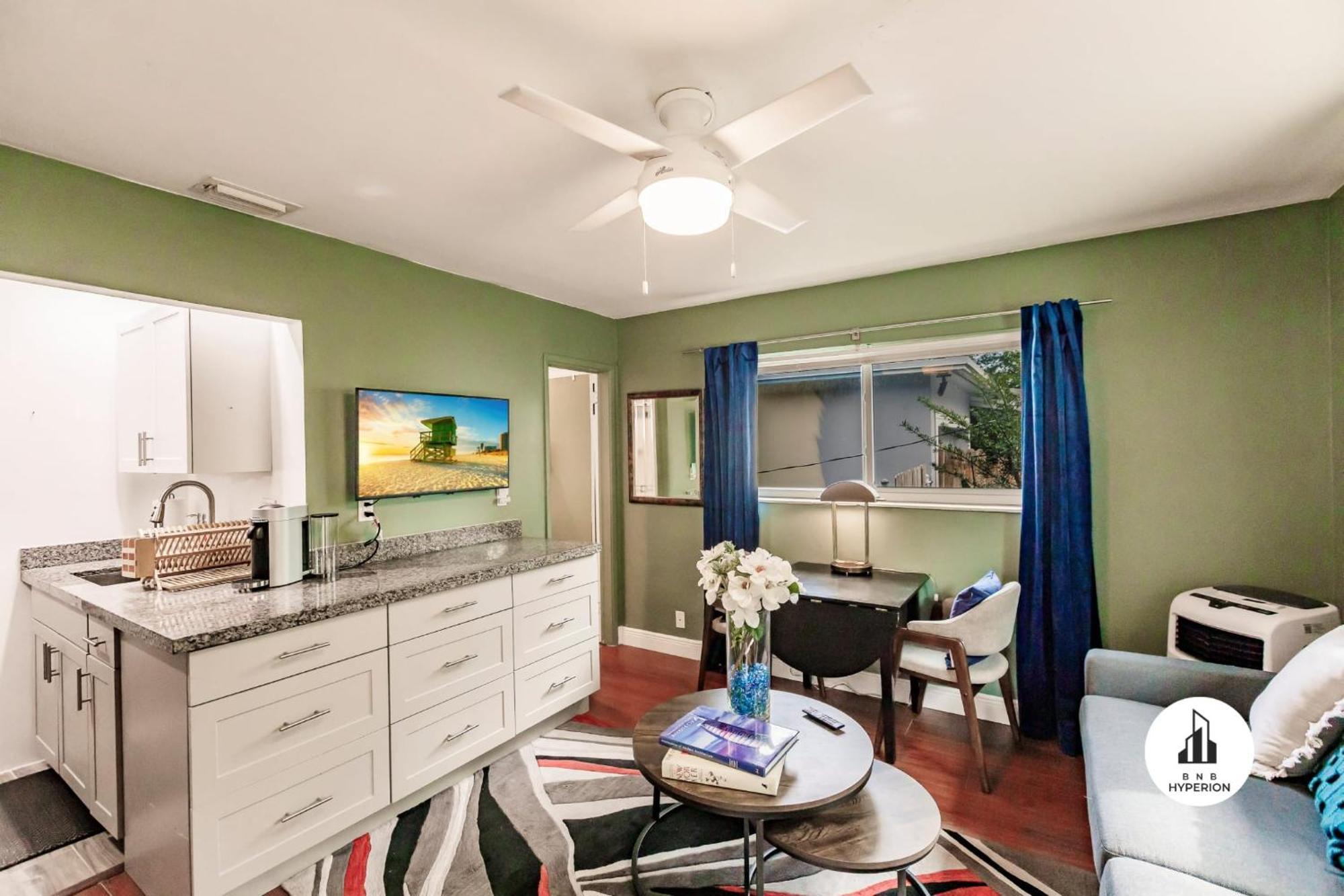 Bnb Hyperion - Updated 1B1B Hideaway - Sleeps 3 Hollywood Ngoại thất bức ảnh