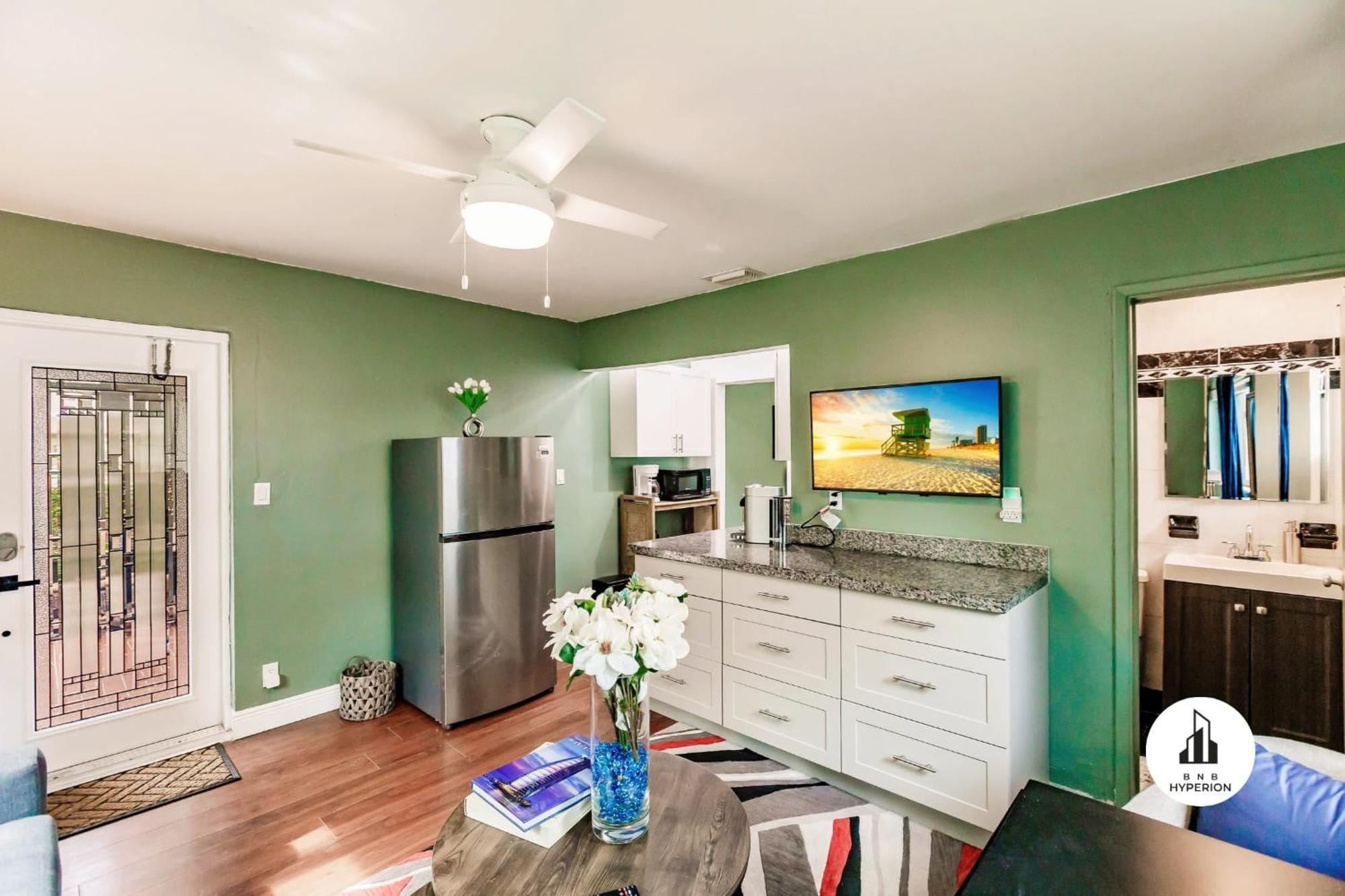 Bnb Hyperion - Updated 1B1B Hideaway - Sleeps 3 Hollywood Ngoại thất bức ảnh
